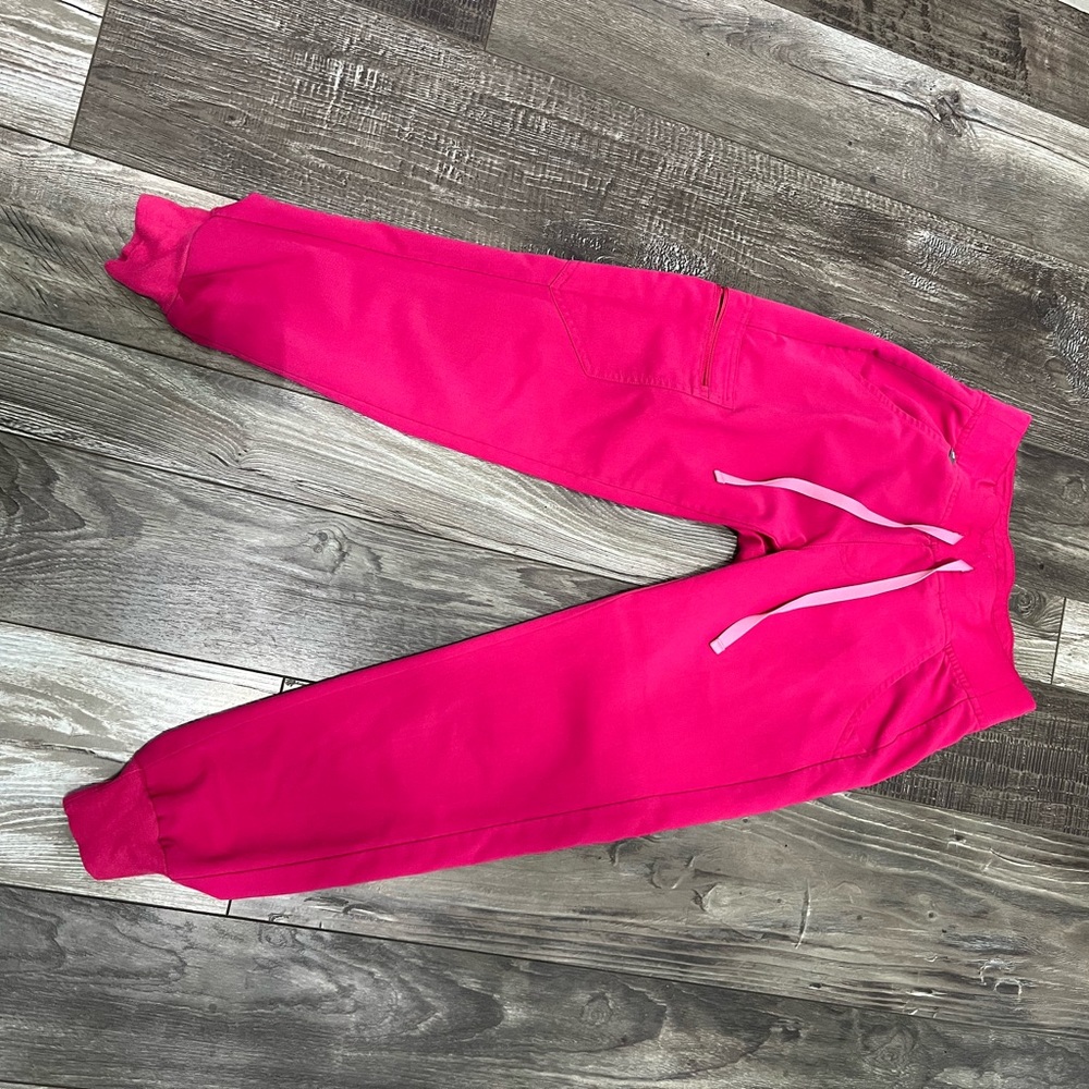 Figs Zamora Jogger Scrubs in Shocking Pink XXS Petite